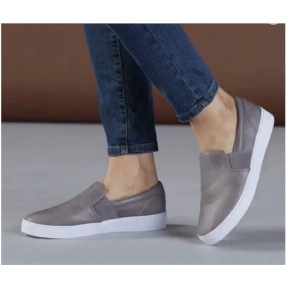 Vionic 'Demetra' Women's 8 Slip On Sneaker Gray Leather Comfort Shoe - Picture 1 of 9
